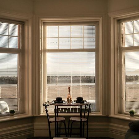 Stunning 2 Bedroom Ground Floor Sea View Apartment Rhôs-on-Sea Extérieur photo