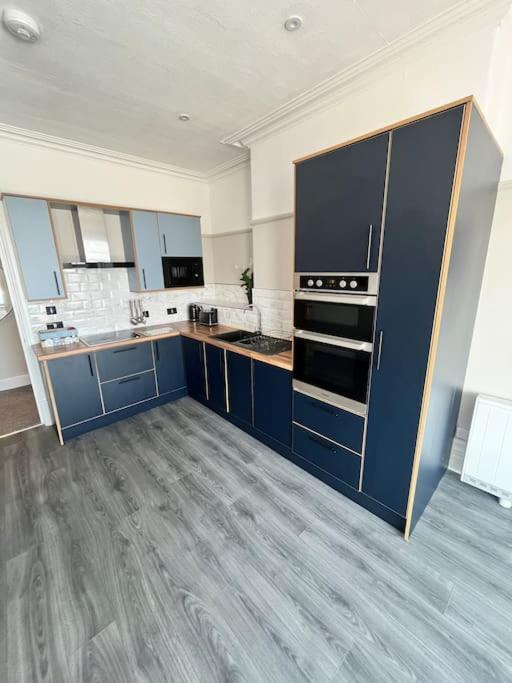 Stunning 2 Bedroom Ground Floor Sea View Apartment Rhôs-on-Sea Extérieur photo
