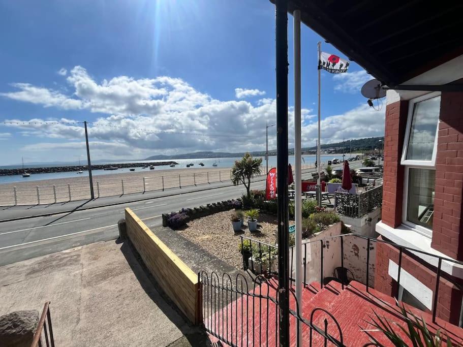 Stunning 2 Bedroom Ground Floor Sea View Apartment Rhôs-on-Sea Extérieur photo