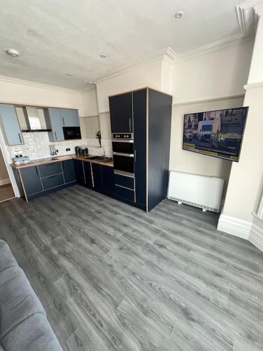 Stunning 2 Bedroom Ground Floor Sea View Apartment Rhôs-on-Sea Extérieur photo
