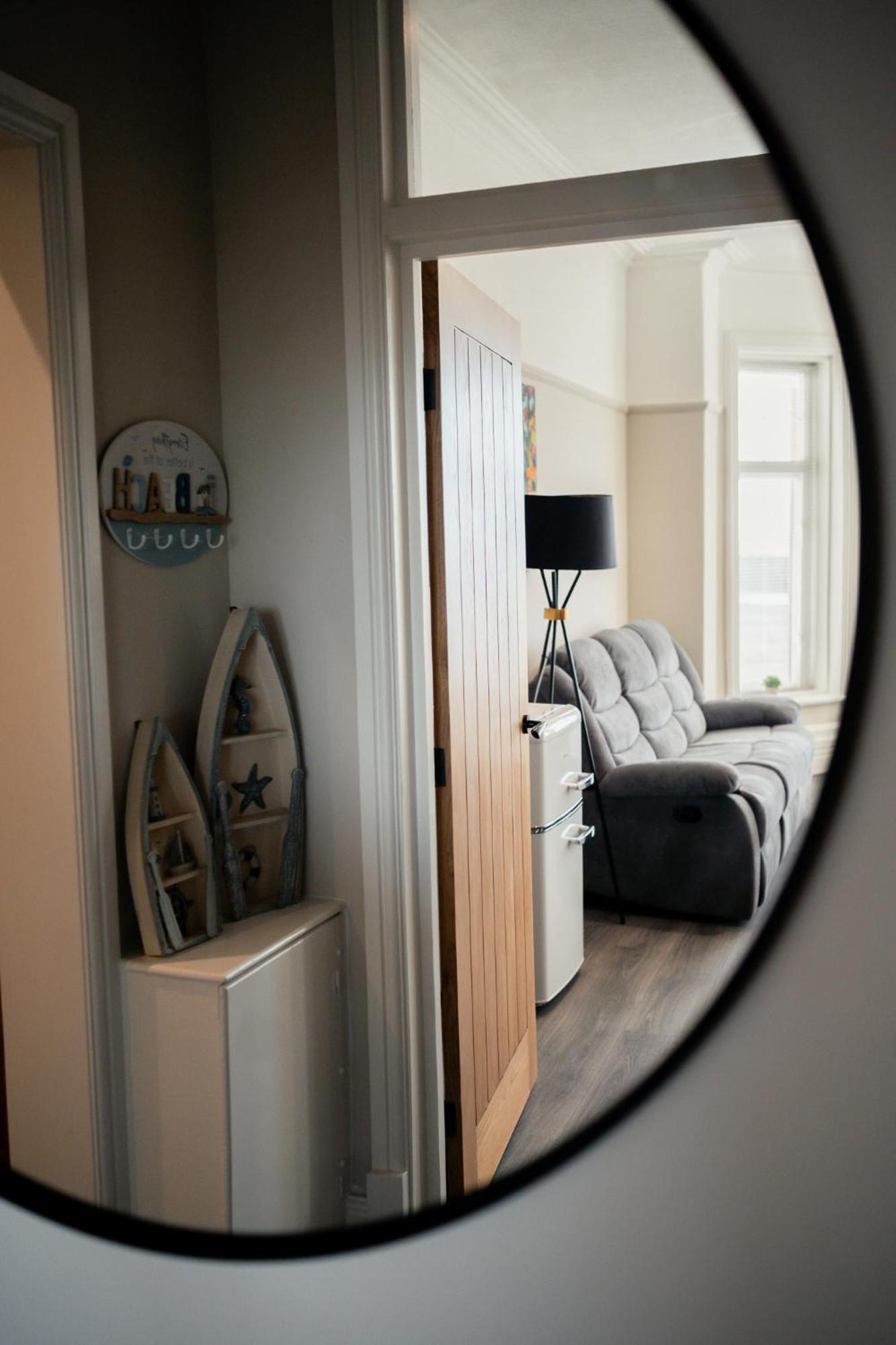 Stunning 2 Bedroom Ground Floor Sea View Apartment Rhôs-on-Sea Extérieur photo