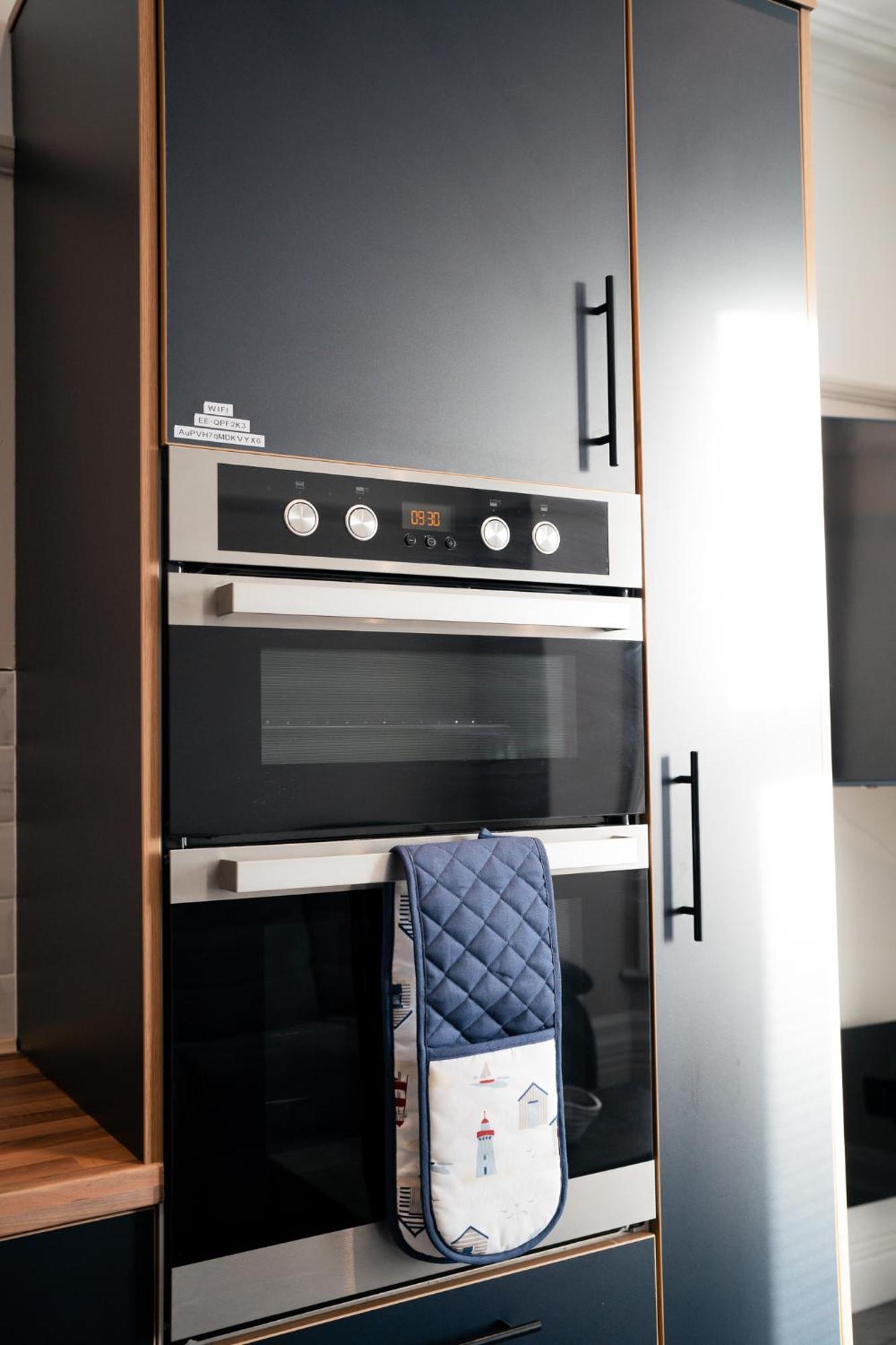 Stunning 2 Bedroom Ground Floor Sea View Apartment Rhôs-on-Sea Extérieur photo